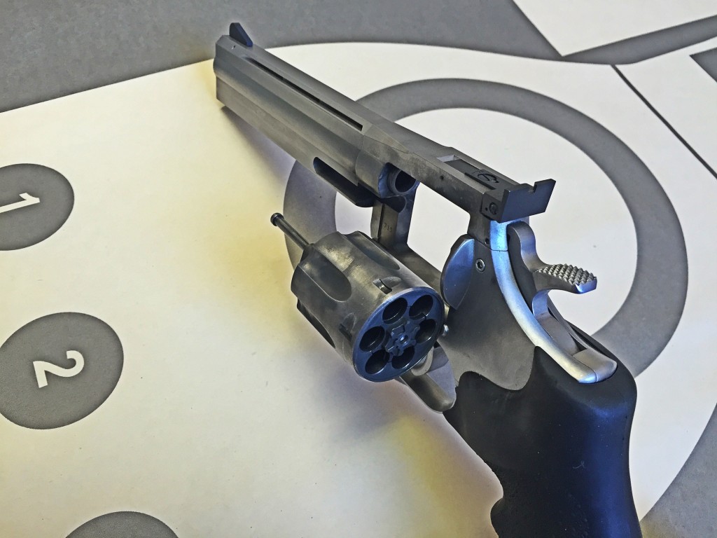 Dan Wesson 715 cylinder open